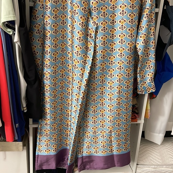 Zara Geometric Satin Shirt & Pants Set. - Picture 6 of 7